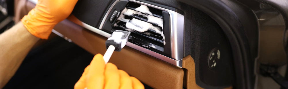 Restaurarea și protejarea plasticelor